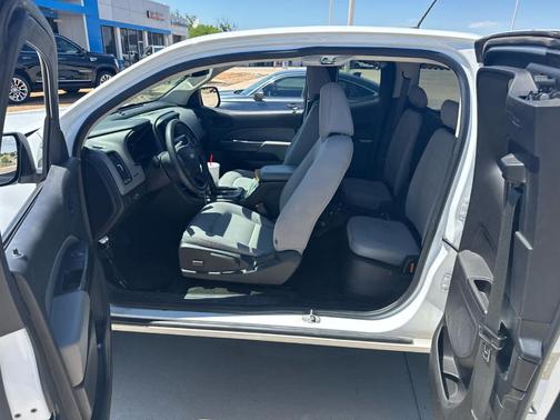 Summit White 2017 Chevrolet Colorado WT