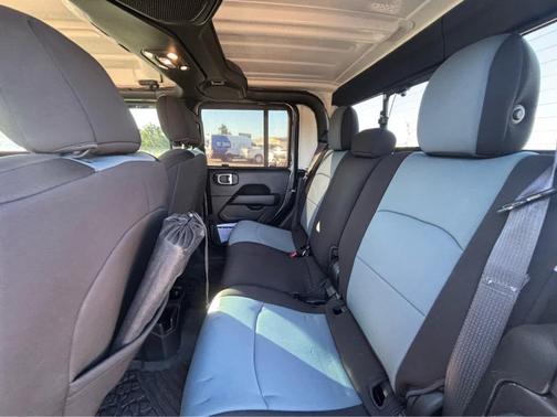 Granite Crystal Clearcoat Metallic 2023 Jeep Gladiator Overland