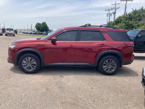 Scarlet Ember 2022 Nissan Pathfinder SV