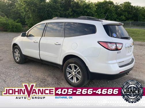 Iridescent Pearl Tricoat 2017 Chevrolet Traverse 2LT