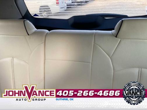 Iridescent Pearl Tricoat 2017 Chevrolet Traverse 2LT