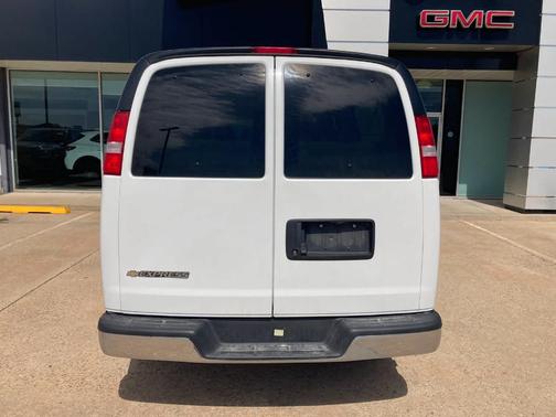 Summit White 2025 Chevrolet Express 3500 LT