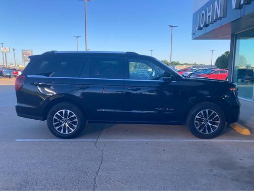 Agate Black 2025 Ford Expedition Platinum