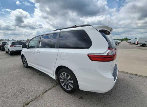 2020 Toyota Sienna LE
