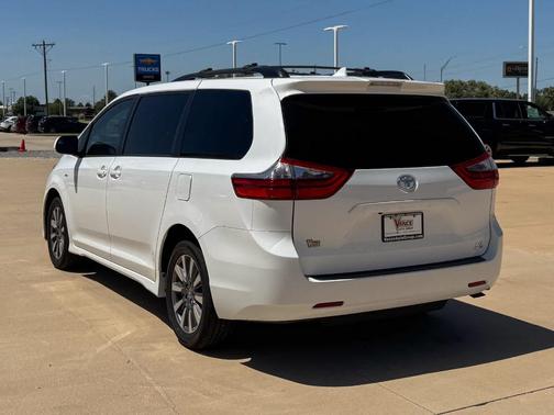 2020 Toyota Sienna LE