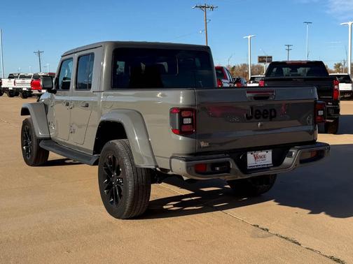 2022 Jeep Gladiator Overland