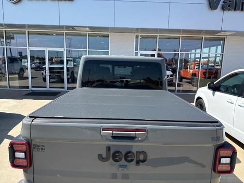 2022 Jeep Gladiator Overland
