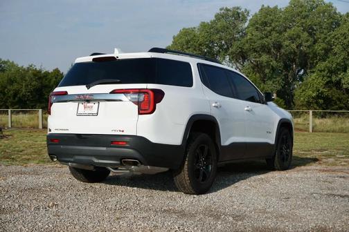 Summit White 2022 GMC Acadia AT4