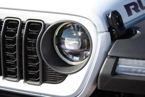 Bright White Clearcoat 2026 Jeep Wrangler Rubicon