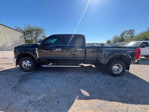 Agate Black Metallic 2024 Ford F-350 Lariat Super Duty