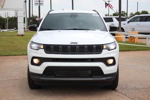 Bright White Clearcoat 2026 Jeep Compass Latitude