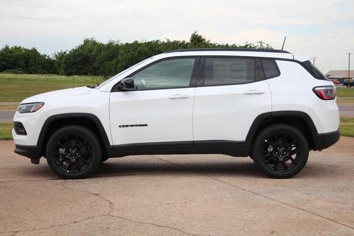 Bright White Clearcoat 2026 Jeep Compass Latitude