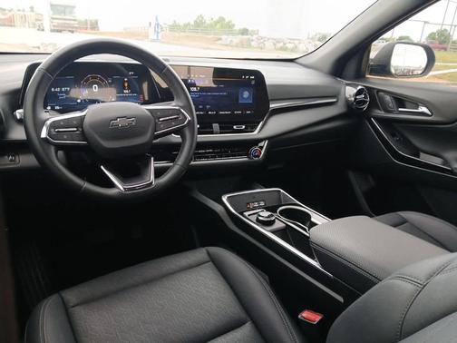 Mosaic Black Metallic 2026 Chevrolet Equinox LT
