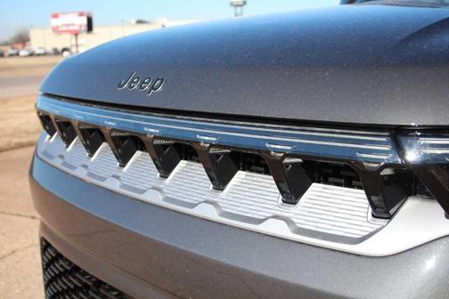 2026 Jeep Grand Wagoneer Base