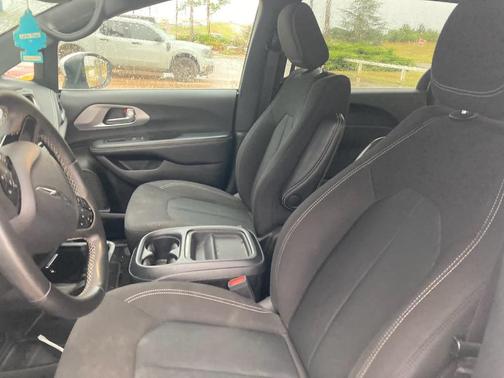 Bright White Clearcoat 2023 Chrysler Pacifica Touring