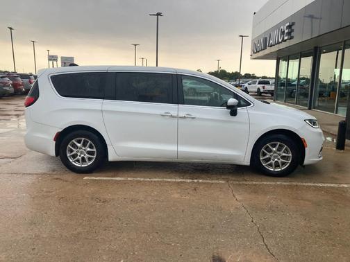 Bright White Clearcoat 2023 Chrysler Pacifica Touring
