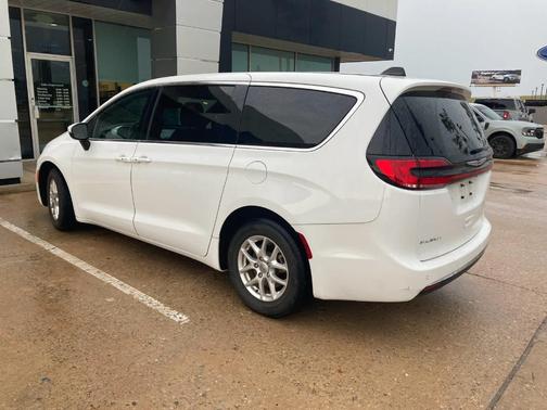 Bright White Clearcoat 2023 Chrysler Pacifica Touring