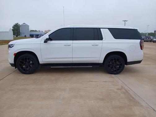 Summit White 2022 Chevrolet Suburban LT