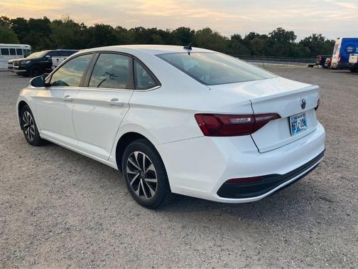 Pure White 2022 Volkswagen Jetta 1.5T S