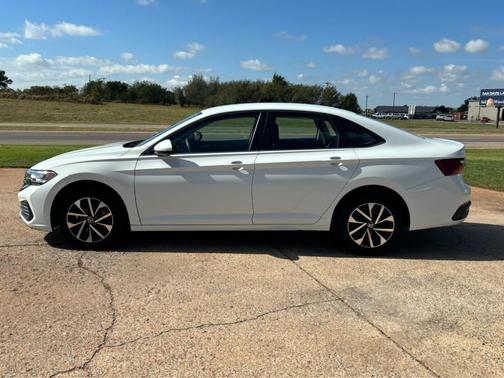 Pure White 2022 Volkswagen Jetta 1.5T S