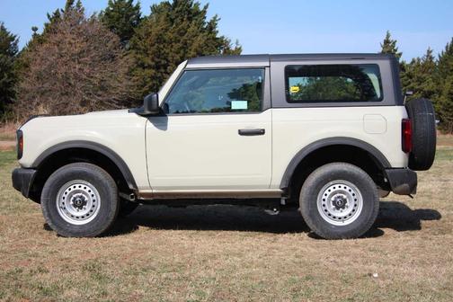 Desert Sand 2026 Ford Bronco Base