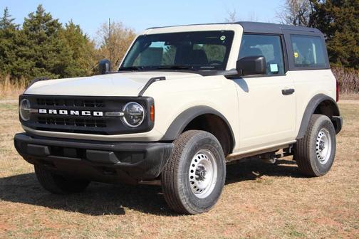 Desert Sand 2026 Ford Bronco Base