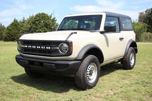 Desert Sand 2026 Ford Bronco Base
