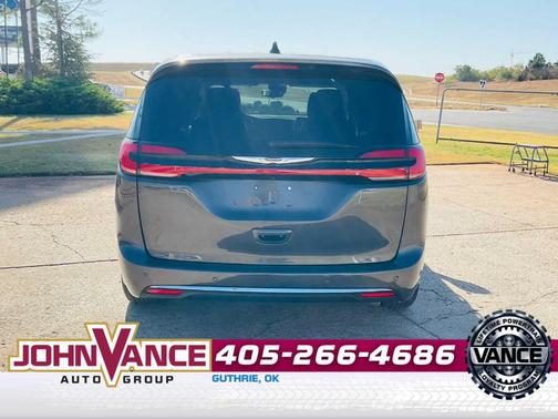 2023 Chrysler Pacifica Touring-L