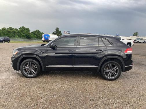 Deep Black Pearl Effect 2020 Volkswagen Atlas Cross Sport 3.6L V6 SE w/Technology R-Line