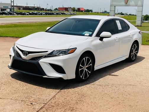 2020 Toyota Camry SE