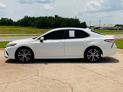 2020 Toyota Camry SE