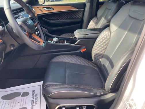 2023 Jeep Grand Cherokee L Summit