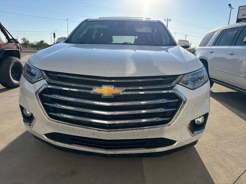 Iridescent Pearl Tricoat 2020 Chevrolet Traverse High Country