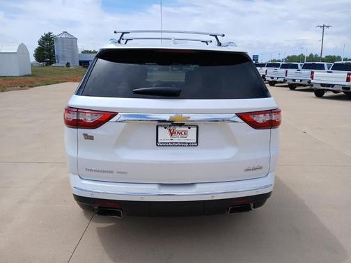 Iridescent Pearl Tricoat 2020 Chevrolet Traverse High Country