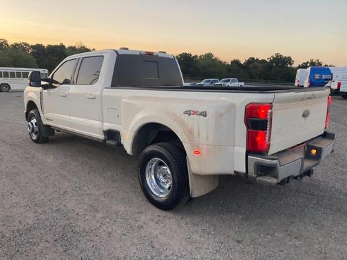 Star White 2023 Ford F-350 Lariat Super Duty