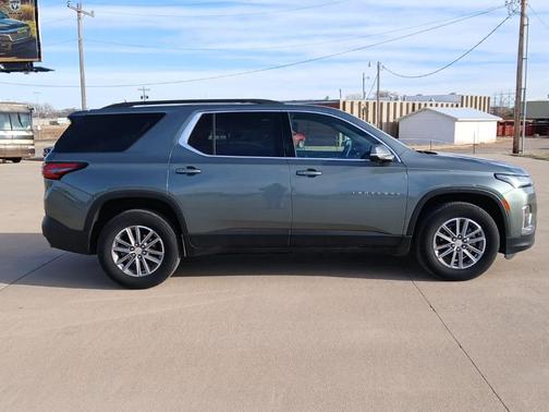 2023 Chevrolet Traverse LT Cloth