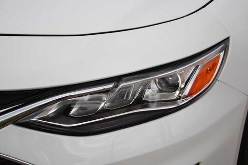 Summit White 2024 Chevrolet Malibu 2LT