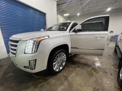 2016 Cadillac Escalade Luxury