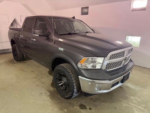 Granite Crystal Metallic Clearcoat 2017 RAM 1500 Big Horn