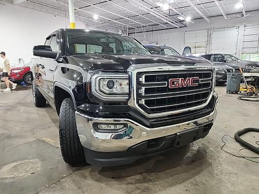 Onyx Black 2017 GMC Sierra 1500 SLE