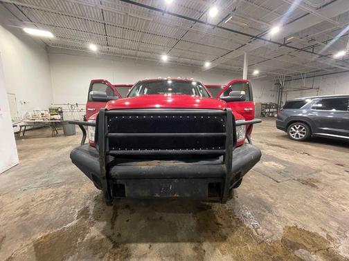 2017 RAM 3500 Big Horn Crew Cab 4x4 8' Box