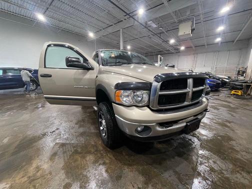 Light Almond Pearl Metallic Clearcoat 2004 Dodge Ram 2500 SLT
