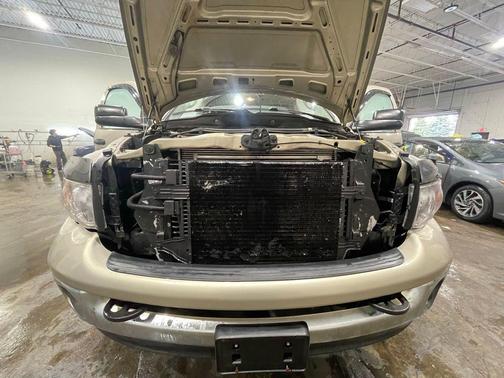 Light Almond Pearl Metallic Clearcoat 2004 Dodge Ram 2500 SLT