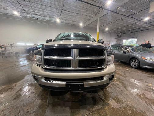 Light Almond Pearl Metallic Clearcoat 2004 Dodge Ram 2500 SLT