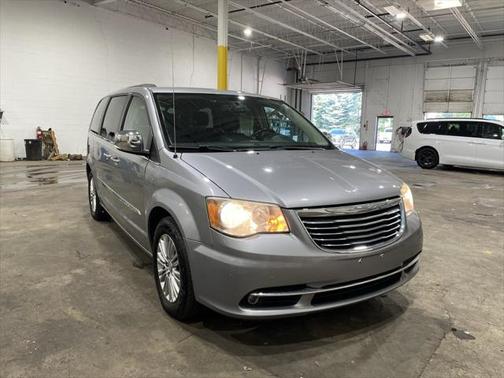 2013 Chrysler Town & Country Touring-L