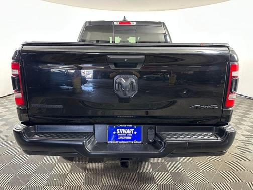 Diamond Black Crystal Pearlcoat 2020 RAM 1500 Big Horn/Lone Star