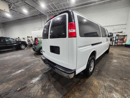 2017 Chevrolet Express 3500 LS