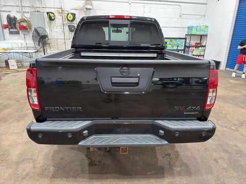 Magnetic Black Pearl 2021 Nissan Frontier SV