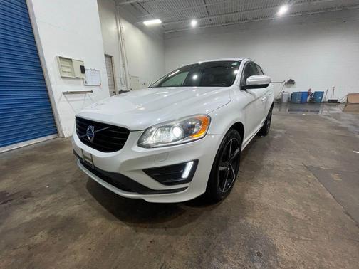 Crystal White Pearl 2016 Volvo XC60 T6 R-Design