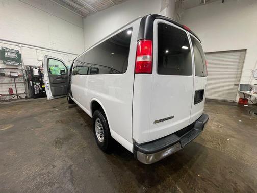 2017 Chevrolet Express 3500 LT